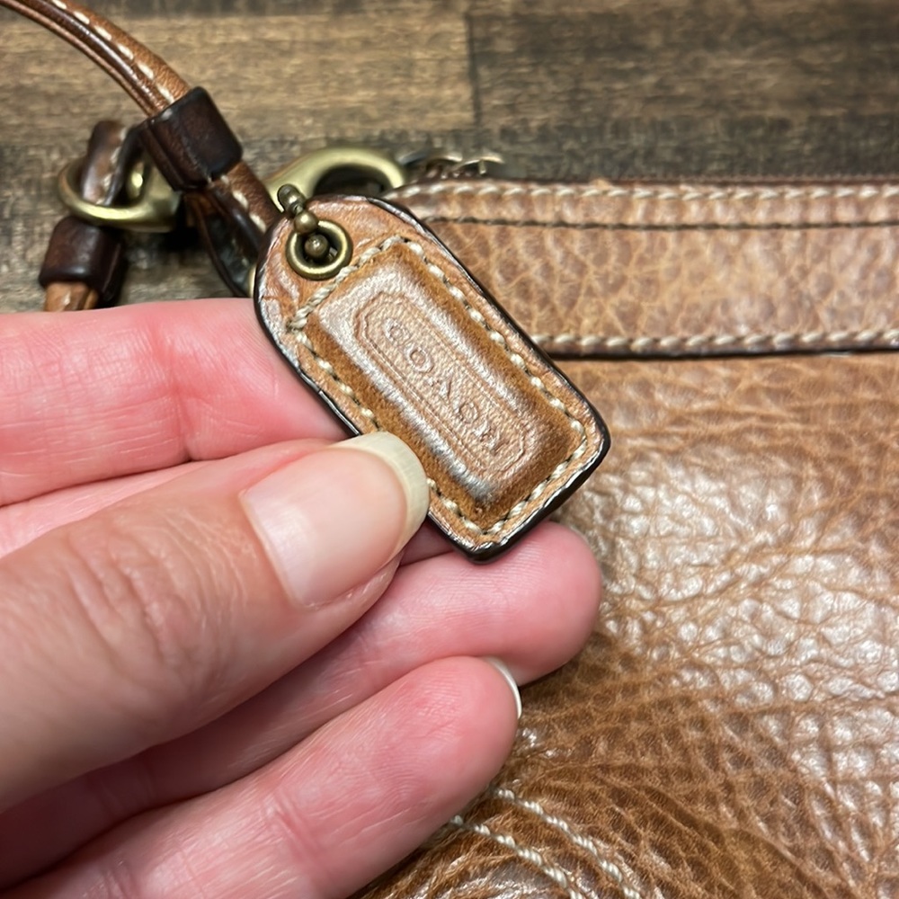 Vintage authentic Coach mini leather wristlet - Picture 3 of 10